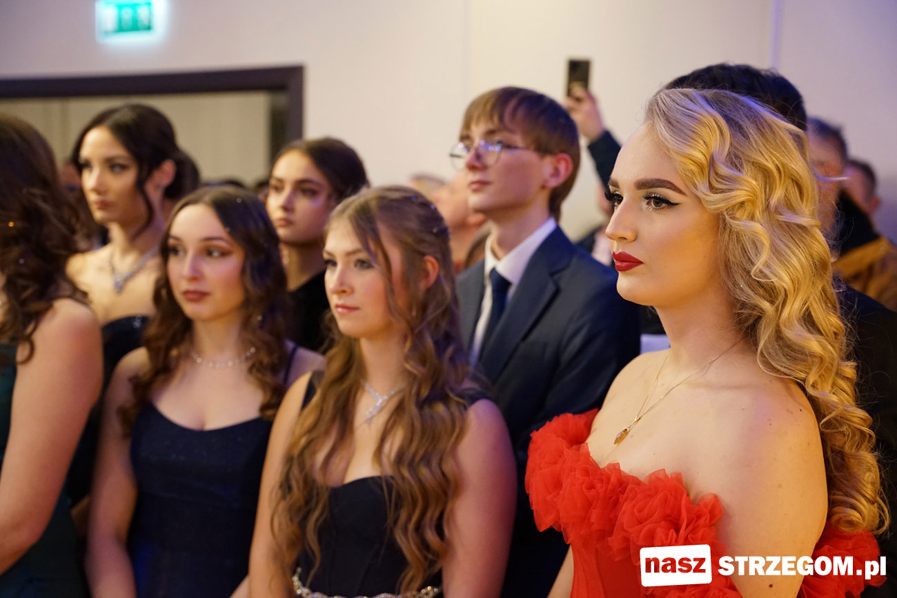 Studniówka tegorocznych maturzystów z Liceum Ogólnokształcącego w Strzegomiu [FOTO] 